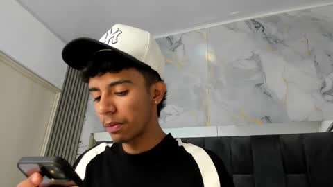 dikey_18 online show from 03-07-25, 09:06