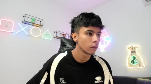 dikey_18 online show from 03-10-25, 11:27