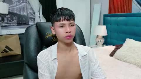  DILAN online show from 12-21-25, 05:53