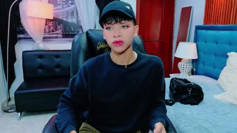  DILAN online show from 05-17-26, 07:32