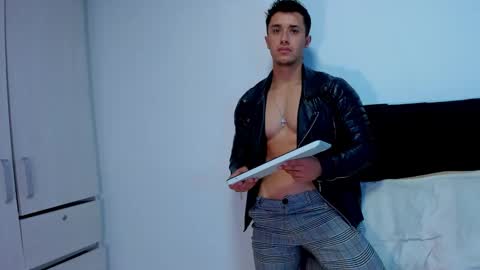 Snapshot of dilan_coy chatting on 01-17-25, 05:30 Dilan Coy online show from 01-17-25, 05:30