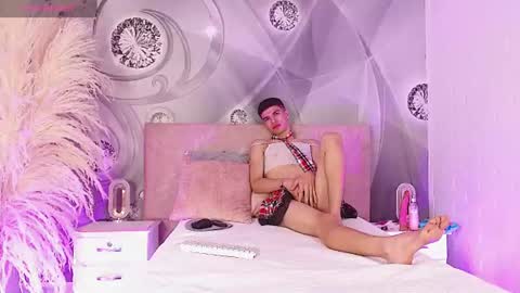 dilan_femboy_ online show from 07-15-26, 02:55