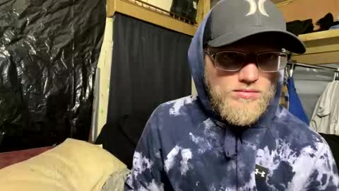 Snapshot of dilf_96 chatting on 01-08-26, 08:38 Daddy online show from 01-08-26, 08:38