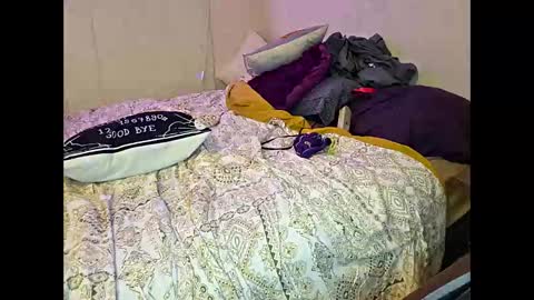 Snapshot of dimepiecexxx chatting on 05-04-26, 09:49 Sofie online show from 05-04-26, 09:49