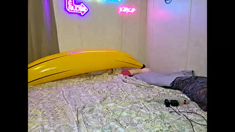 Snapshot of dimepiecexxx chatting on 06-04-26, 07:36 Sofie online show from 06-04-26, 07:36