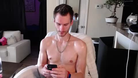 Snapshot of dimitri_4793 chatting on 02-04-25, 03:47 Meechii online show from 02-04-25, 03:47