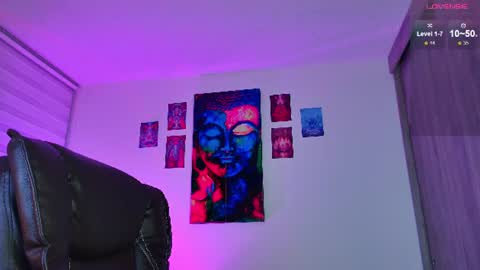 Julian Independent Model online show from 06-17-26, 12:02