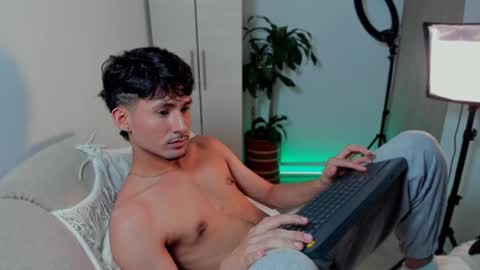 Snapshot of dimitri_targaryen chatting on 01-11-25, 07:17 Fabian online show from 01-11-25, 07:17