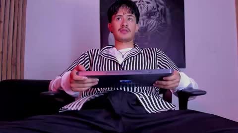 Snapshot of dimitrideluxe chatting on 09-10-25, 08:20 Dimitri online show from 09-10-25, 08:20