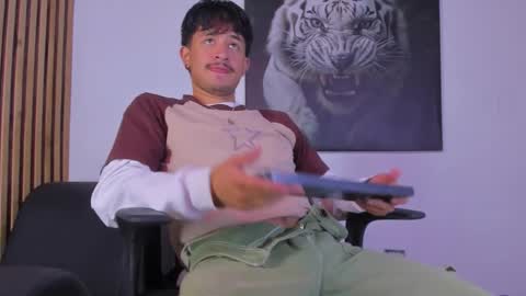 Snapshot of dimitrideluxe chatting on 09-19-25, 07:36 Dimitri online show from 09-19-25, 07:36