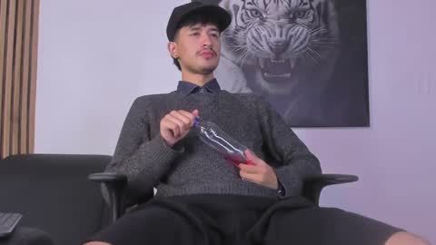 Snapshot of dimitrideluxe chatting on 09-22-25, 08:11 Dimitri online show from 09-22-25, 08:11