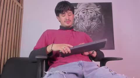 Snapshot of dimitrideluxe chatting on 10-10-25, 09:25 Dimitri online show from 10-10-25, 09:25