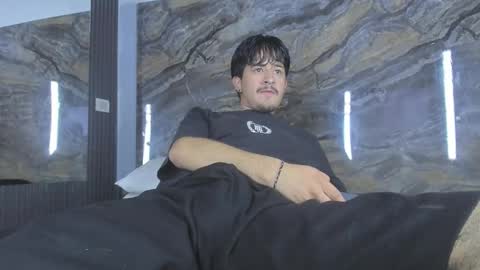 Snapshot of dimitrideluxe chatting on 10-15-25, 12:05 Dimitri online show from 10-15-25, 12:05