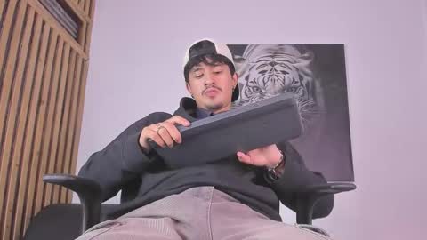 Snapshot of dimitrideluxe chatting on 10-21-25, 09:15 Dimitri online show from 10-21-25, 09:15