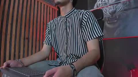 Snapshot of dimitrideluxe chatting on 11-08-25, 08:07 Dimitri online show from 11-08-25, 08:07