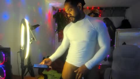 Snapshot of dimitry_muscle chatting on 12-17-24, 11:49 dimitry kyle mucle online show from 12-17-24, 11:49
