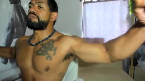 Snapshot of dimitry_muscle chatting on 12-26-24, 04:04 dimitry kyle mucle online show from 12-26-24, 04:04