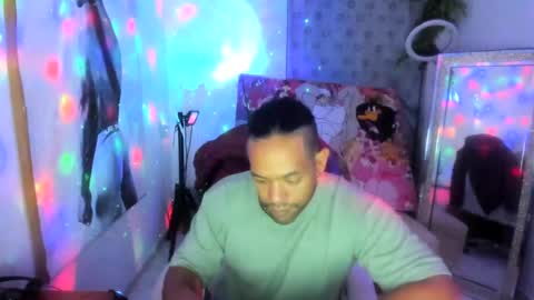 Snapshot of dimitry_muscle chatting on 01-18-25, 12:02 dimitry kyle mucle online show from 01-18-25, 12:02