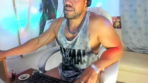 Snapshot of dimitry_muscle chatting on 01-27-25, 03:58 dimitry kyle mucle online show from 01-27-25, 03:58