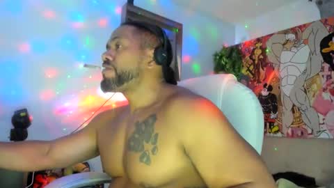 Snapshot of dimitry_muscle chatting on 10-21-25, 02:01 dimitry kyle mucle online show from 10-21-25, 02:01