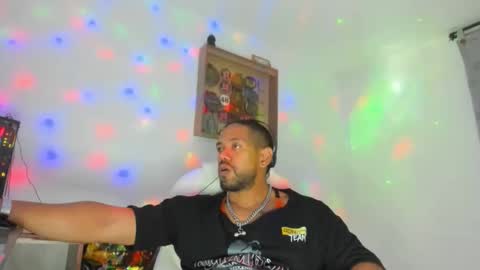 Snapshot of dimitry_muscle chatting on 11-29-25, 02:47 dimitry kyle mucle online show from 11-29-25, 02:47