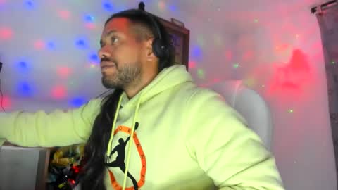 Snapshot of dimitry_muscle chatting on 11-30-25, 02:04 dimitry kyle mucle online show from 11-30-25, 02:04