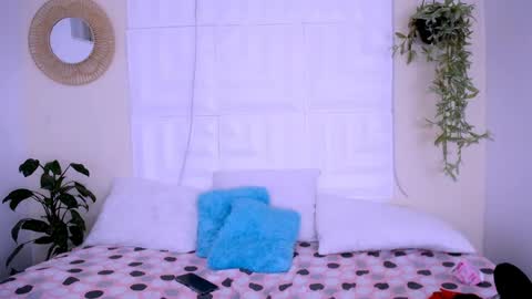 Snapshot of dina_mcry chatting on 04-29-26, 02:43 DINA online show from 04-29-26, 02:43