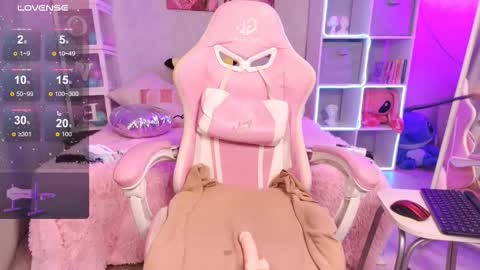 Snapshot of dinatwinkle chatting on 10-22-25, 04:24 Dina online show from 10-22-25, 04:24