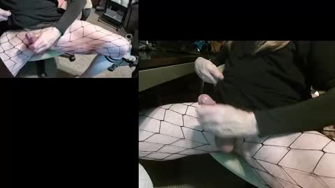 Snapshot of dinkdork094 chatting on 12-10-24, 06:22 Dinkdork just having a good time online show from 12-10-24, 06:22