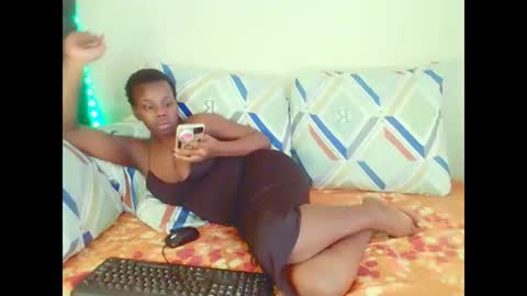 Snapshot of dinnydakrazx chatting on 11-19-25, 06:02 dinnydakrazx online show from 11-19-25, 06:02