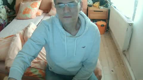 Snapshot of dirk6873 chatting on 01-04-25, 12:38 Adam Carla online show from 01-04-25, 12:38