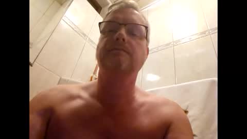 dirkkie1975 online show from 04-15-26, 10:21