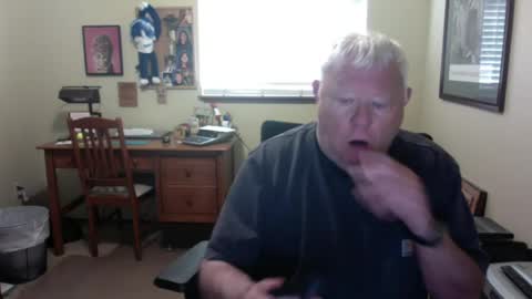 Snapshot of dirtrider195080438 chatting on 06-25-26, 05:06 dirtrider195080438 online show from 06-25-26, 05:06