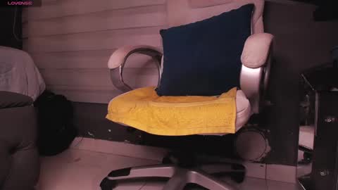 Snapshot of dirty_27cms chatting on 12-19-25, 11:45 dirty_27cms online show from 12-19-25, 11:45