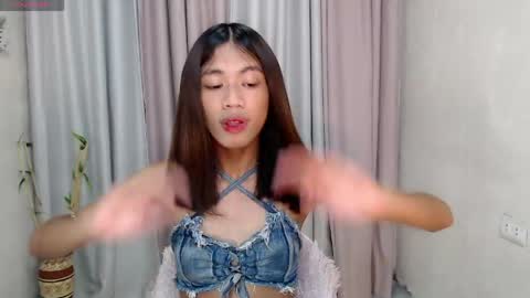 Ivana  Yanna and Elisha online show from 04-19-26, 06:10