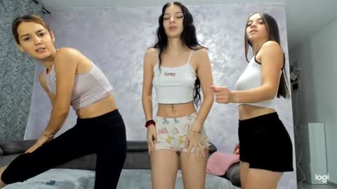 Snapshot of dirtygirls99 chatting on 09-14-25, 11:15 Gyna Josie online show from 09-14-25, 11:15