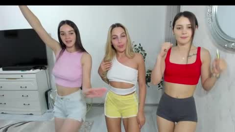 Gyna    Josie    online show from 06-09-26, 11:49