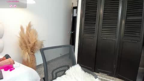 Snapshot of dirtygril chatting on 11-07-25, 06:19 Angelica online show from 11-07-25, 06:19