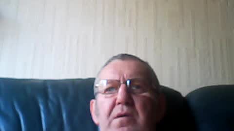 Snapshot of discovery63 chatting on 06-21-26, 06:21 discovery63 online show from 06-21-26, 06:21