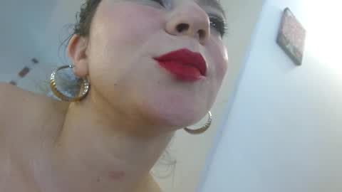 Snapshot of disneey2888 chatting on 02-14-26, 03:53 disneey2888 online show from 02-14-26, 03:53
