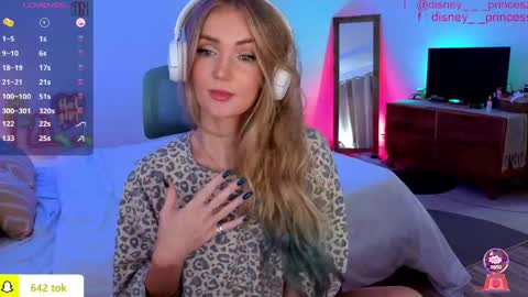 Snapshot of disney__princess chatting on 05-09-26, 06:51 JASMINE online show from 05-09-26, 06:51