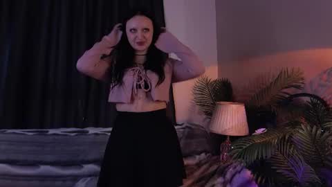 Snapshot of distractedboyfriendtarget chatting on 07-19-26, 04:00 Lissa online show from 07-19-26, 04:00