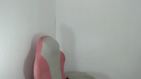 Snapshot of divinegoddness chatting on 05-03-26, 01:39 Crystal mae online show from 05-03-26, 01:39