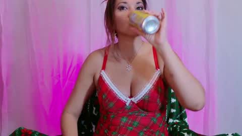 Snapshot of divinelynn chatting on 12-20-24, 06:56 DivineLynn online show from 12-20-24, 06:56