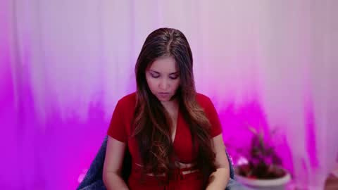 Snapshot of divinelynn chatting on 01-28-25, 04:19 DivineLynn online show from 01-28-25, 04:19