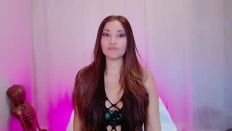 Snapshot of divinelynn chatting on 03-12-25, 05:49 DivineLynn online show from 03-12-25, 05:49