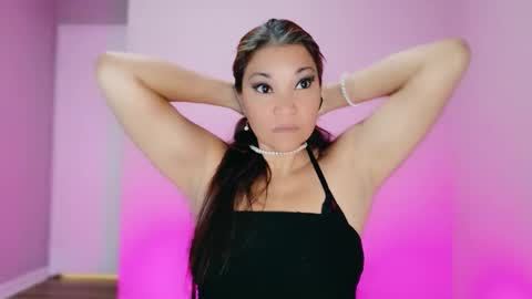 Snapshot of divinelynn chatting on 10-24-25, 01:18 DivineLynn online show from 10-24-25, 01:18