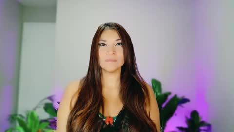 Snapshot of divinelynn chatting on 11-16-25, 02:00 DivineLynn online show from 11-16-25, 02:00