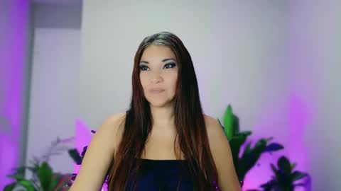 Snapshot of divinelynn chatting on 11-24-25, 01:00 DivineLynn online show from 11-24-25, 01:00