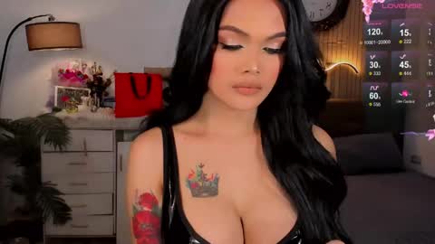 Snapshot of divinequeen chatting on 05-05-26, 02:25 online show from 05-05-26, 02:25
